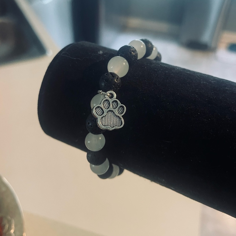 Handmade paw print bracelet with lava stone and white glass beads - Picture 1 of 1